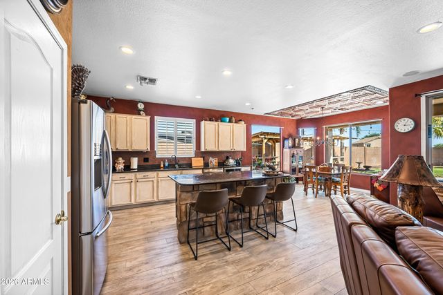 9129 W YUKON Drive, Peoria, AZ 85382
