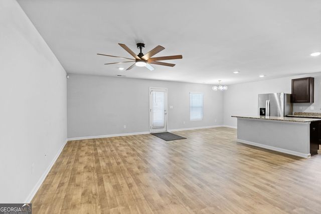 141 N Meadows Ridge Drive, Grantville, GA 30220