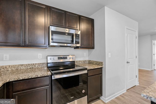 141 N Meadows Ridge Drive, Grantville, GA 30220