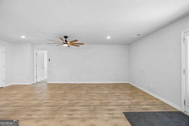141 N Meadows Ridge Drive, Grantville, GA 30220