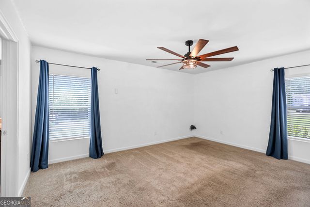 141 N Meadows Ridge Drive, Grantville, GA 30220