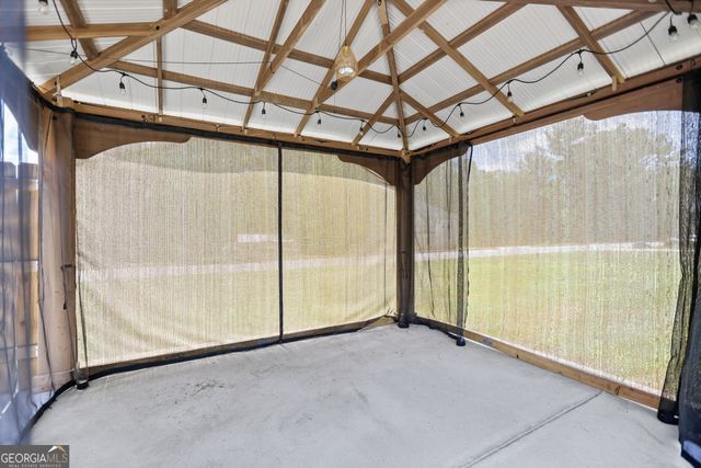 141 N Meadows Ridge Drive, Grantville, GA 30220