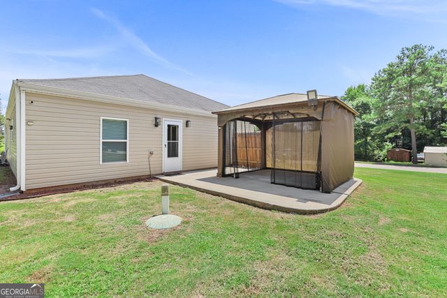 141 N Meadows Ridge Drive, Grantville, GA 30220