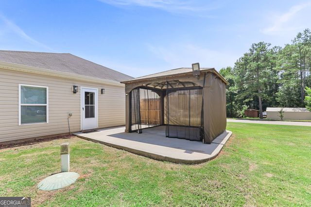 141 N Meadows Ridge Drive, Grantville, GA 30220