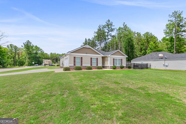 141 N Meadows Ridge Drive, Grantville, GA 30220