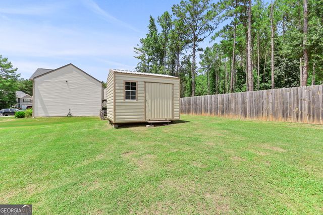 141 N Meadows Ridge Drive, Grantville, GA 30220