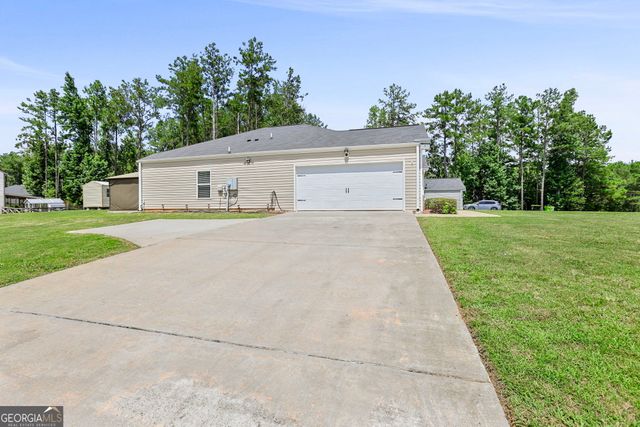 141 N Meadows Ridge Drive, Grantville, GA 30220