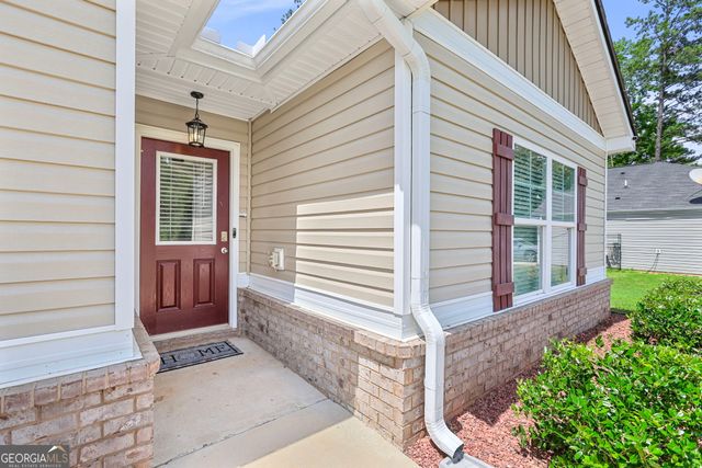 141 N Meadows Ridge Drive, Grantville, GA 30220
