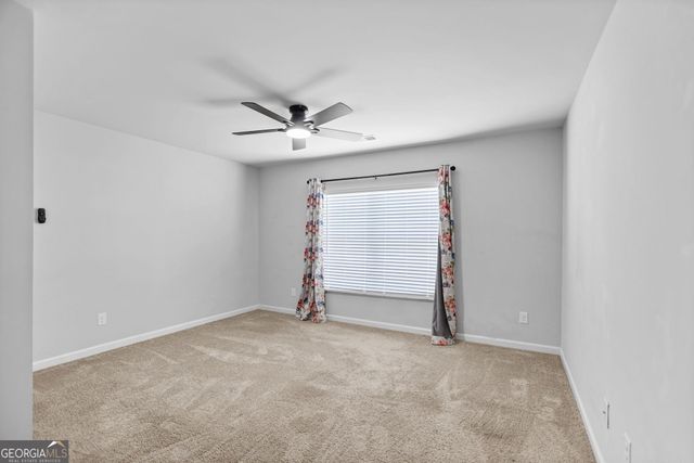 141 N Meadows Ridge Drive, Grantville, GA 30220