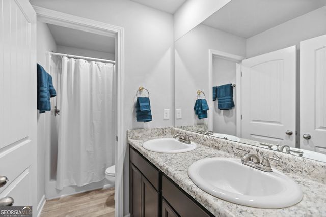 141 N Meadows Ridge Drive, Grantville, GA 30220