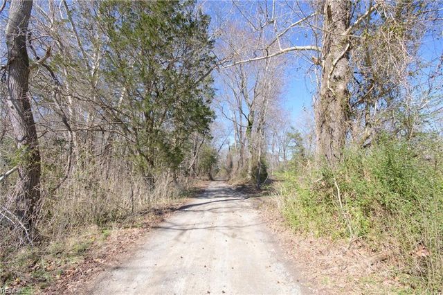 13474 Hatchers LN, Smithfield, VA 23430
