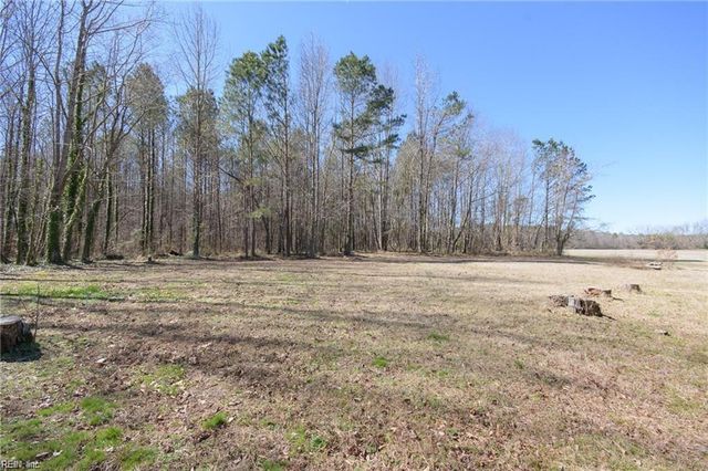 13474 Hatchers LN, Smithfield, VA 23430