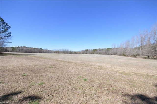 13474 Hatchers LN, Smithfield, VA 23430