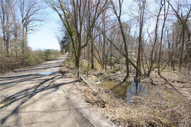 13474 Hatchers LN, Smithfield, VA 23430