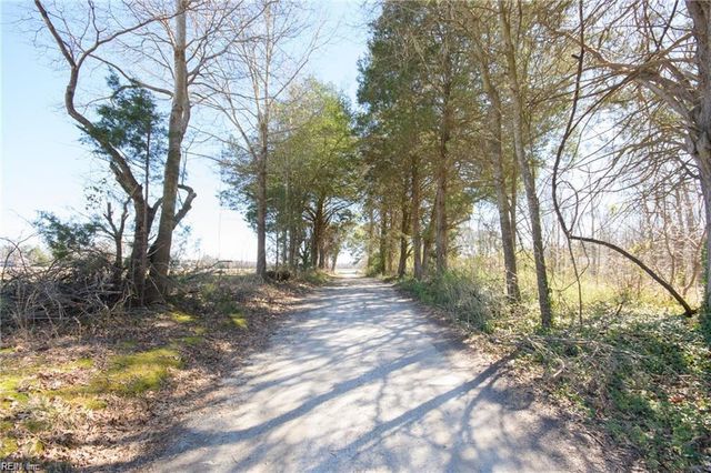 13474 Hatchers LN, Smithfield, VA 23430