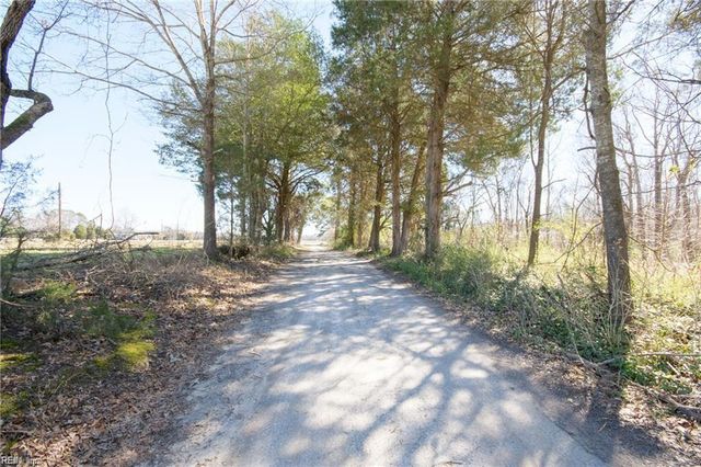 13474 Hatchers LN, Smithfield, VA 23430