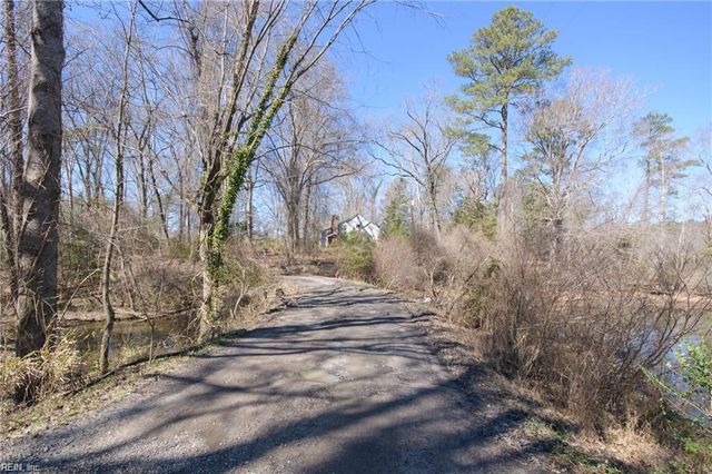 13474 Hatchers LN, Smithfield, VA 23430