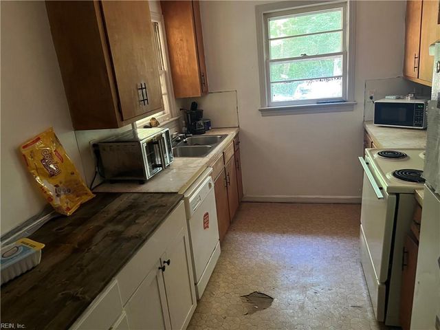 13474 Hatchers LN, Smithfield, VA 23430