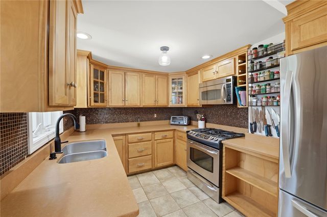 40 Jackson Avenue, East Providence, RI 02915