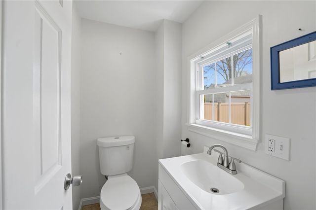 40 Jackson Avenue, East Providence, RI 02915