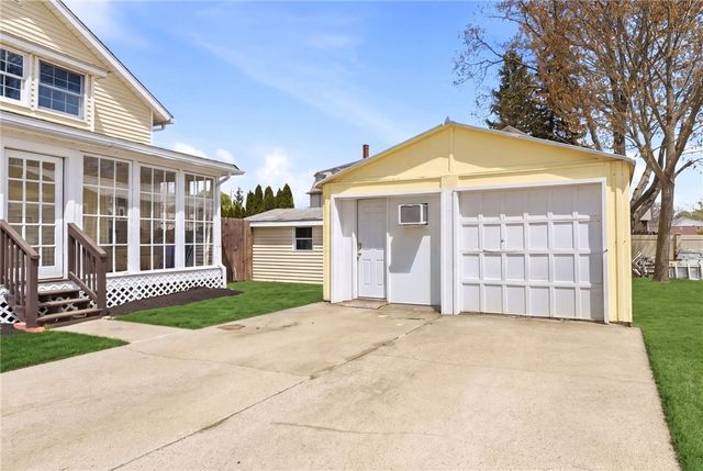 40 Jackson Avenue, East Providence, RI 02915