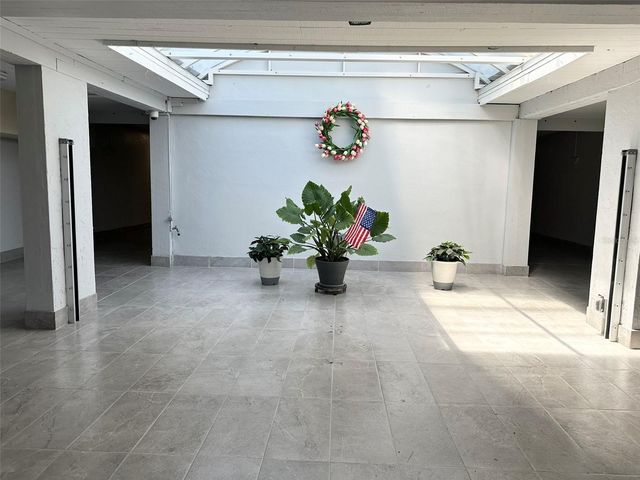 450 TREASURE ISLAND CAUSEWAY 609, Treasure Island, FL 33706