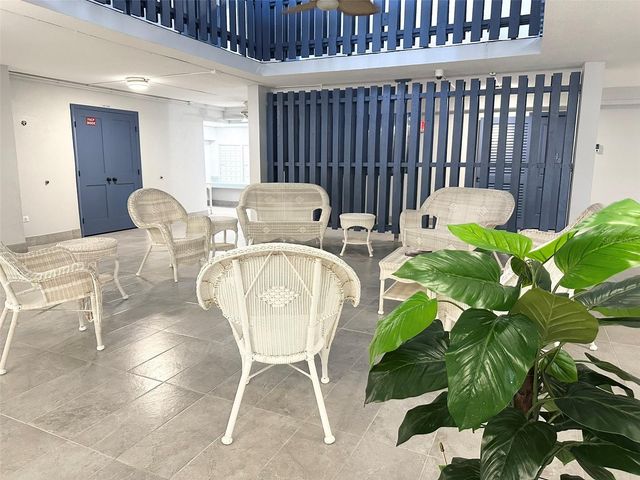 450 TREASURE ISLAND CAUSEWAY 609, Treasure Island, FL 33706