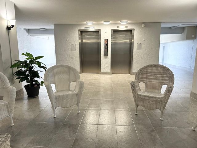 450 TREASURE ISLAND CAUSEWAY 609, Treasure Island, FL 33706