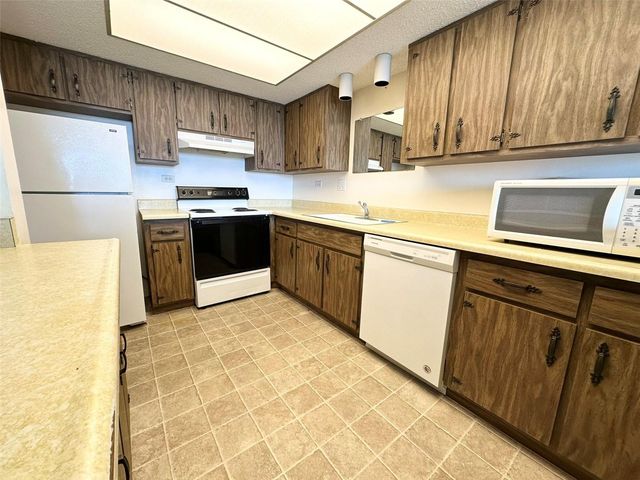 450 TREASURE ISLAND CAUSEWAY 609, Treasure Island, FL 33706