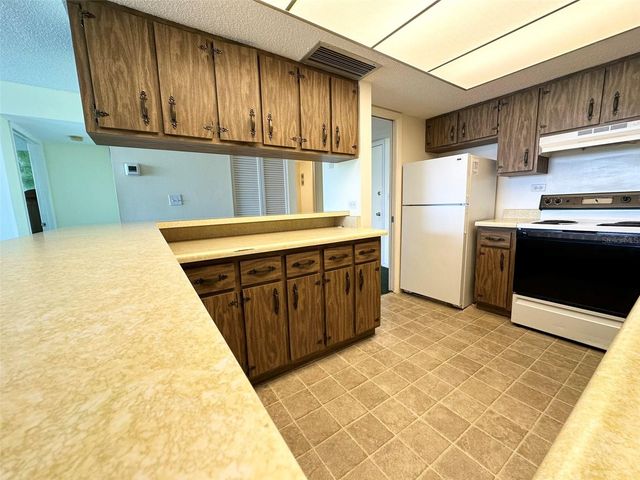 450 TREASURE ISLAND CAUSEWAY 609, Treasure Island, FL 33706
