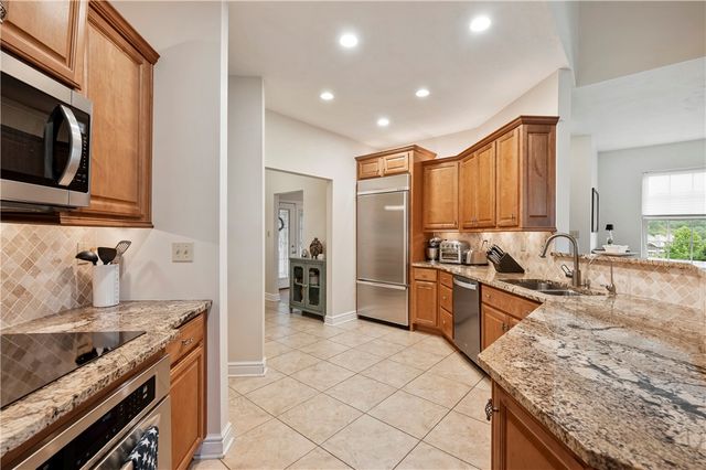 101 Quaker Ridge Ct, Ohioville, PA 15009