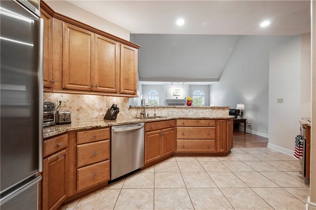 101 Quaker Ridge Ct, Ohioville, PA 15009