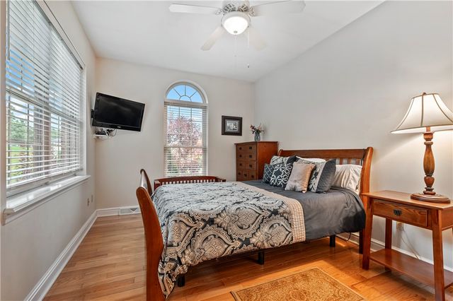101 Quaker Ridge Ct, Ohioville, PA 15009