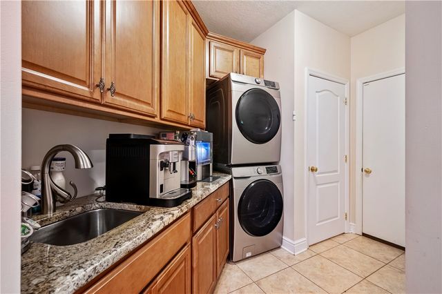101 Quaker Ridge Ct, Ohioville, PA 15009
