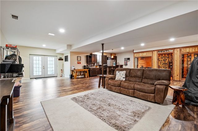101 Quaker Ridge Ct, Ohioville, PA 15009
