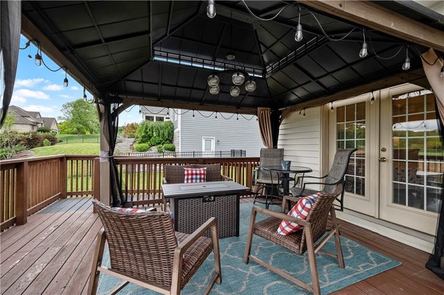 101 Quaker Ridge Ct, Ohioville, PA 15009