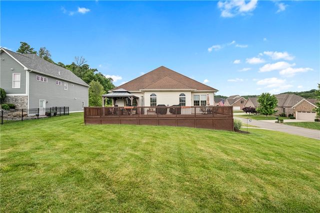 101 Quaker Ridge Ct, Ohioville, PA 15009