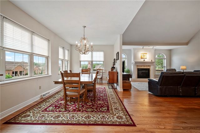 101 Quaker Ridge Ct, Ohioville, PA 15009