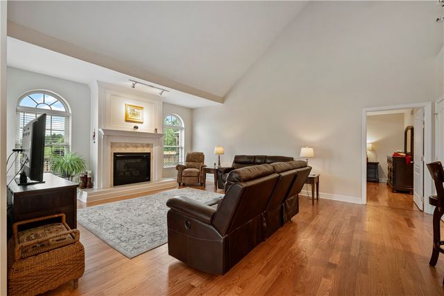 101 Quaker Ridge Ct, Ohioville, PA 15009