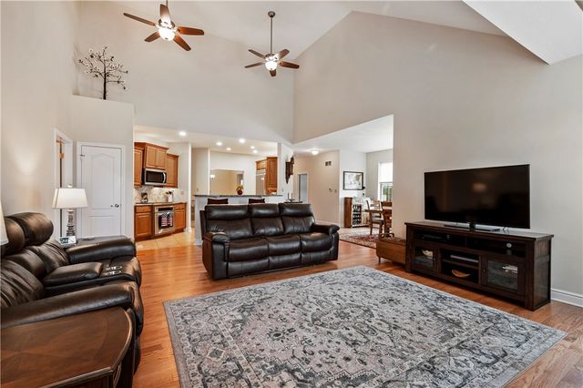 101 Quaker Ridge Ct, Ohioville, PA 15009