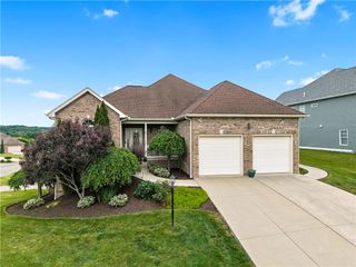 101 Quaker Ridge Ct, Ohioville, PA 15009
