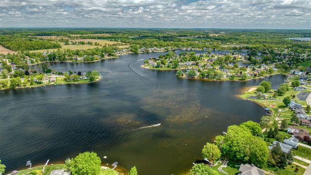 10771 Woodbrook Drive, Cement City, MI 49233