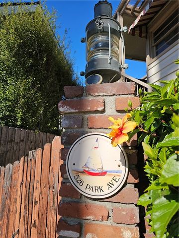 526 Park Avenue D, Newport Beach, CA 92662