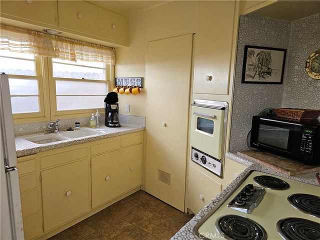526 Park Avenue D, Newport Beach, CA 92662