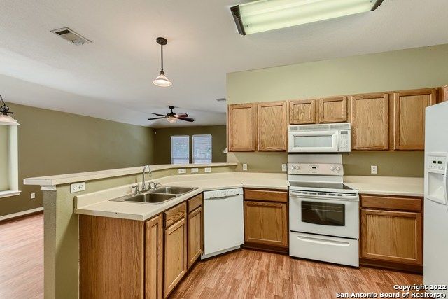 9647 wolf, San Antonio, TX 78251