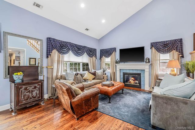 318 Erik Drive, East Setauket, NY 11733
