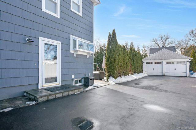 16 Robin Street, Ossining, NY 10562