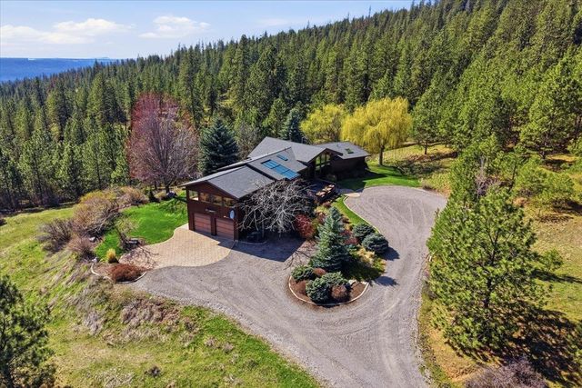 8206 W Bernhill Rd, Spokane, WA 99208