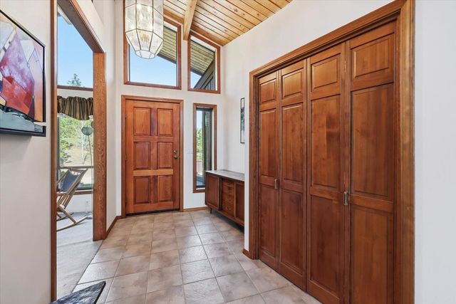 8206 W Bernhill Rd, Spokane, WA 99208
