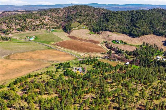 8206 W Bernhill Rd, Spokane, WA 99208